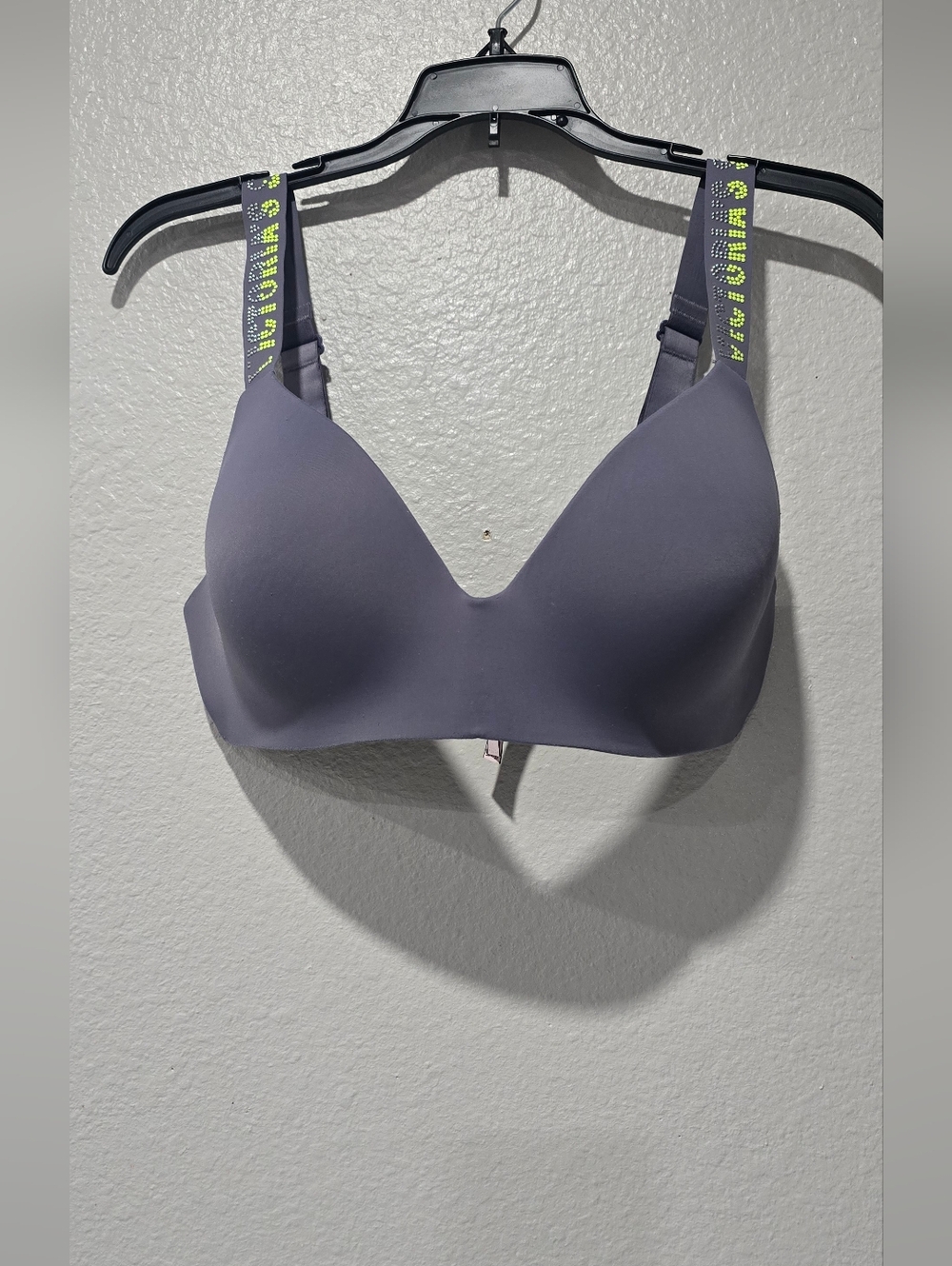 Victoria's Secret 34DD Lightly Lined Wireless T-Shirt Bra Logo Straps